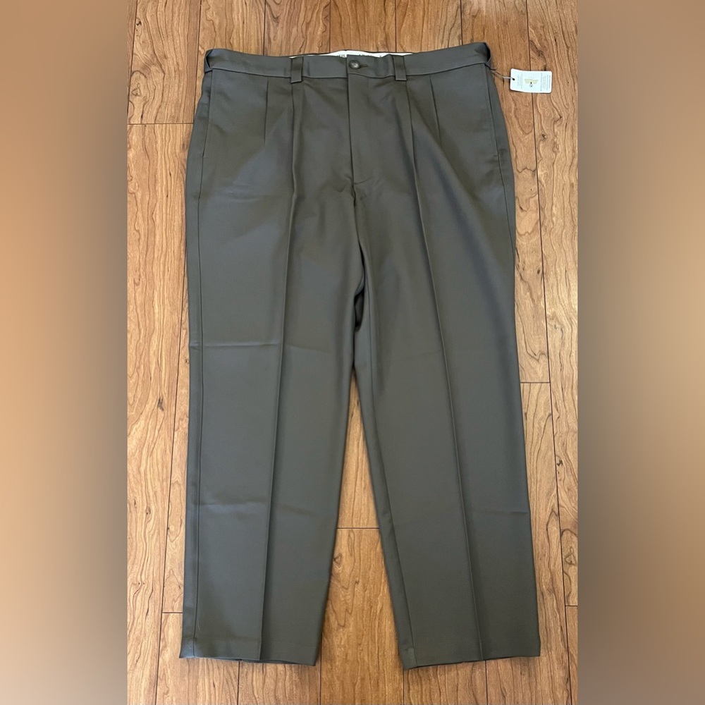 NEW Oak Hill 42x30 Dark Taupe Microfiber Pleated Stay Cool Mens' Dress Pants